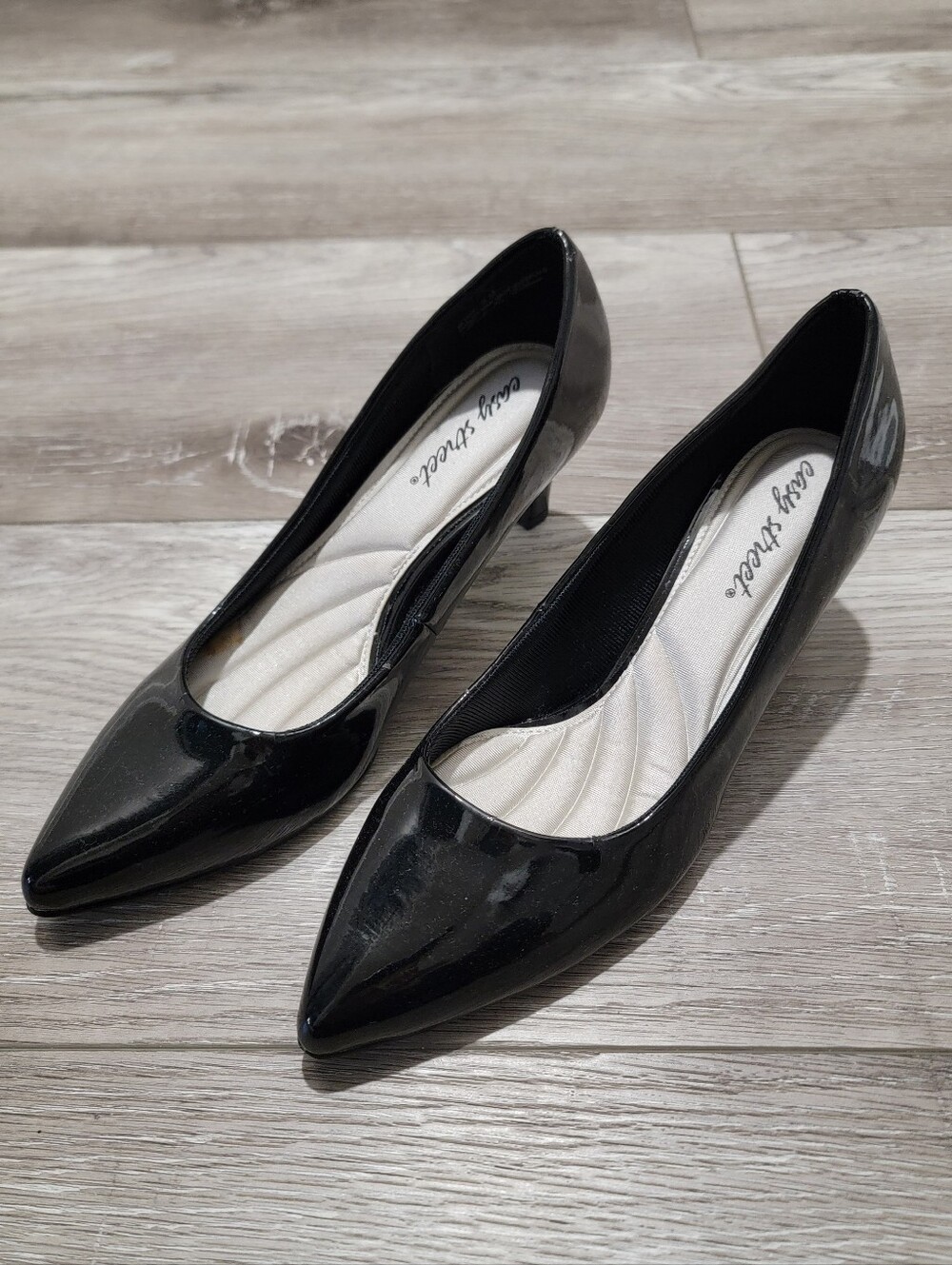 Women's Easy Street Black Patent Pointed-Toe Low Heel Pumps (Sz 9)